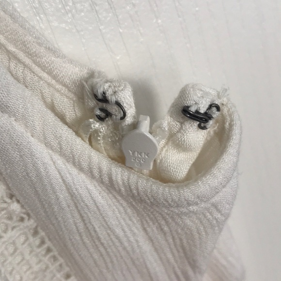 Roxy with white dress - Picture 5 of 8